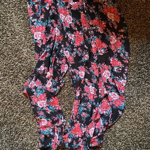 Super adorable beach/summer pants.